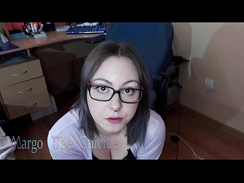 ❤️ Sexet pige med briller sutter Dildo dybt på kamera ️❌ Fucking video at da.xxxner.ru ☑